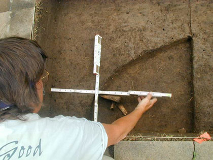 Jocelyn Turner mapping a piece of animal bone in Block 11