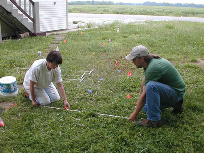 Jocelyn Turner and Jon Criss set up a grid line for coring